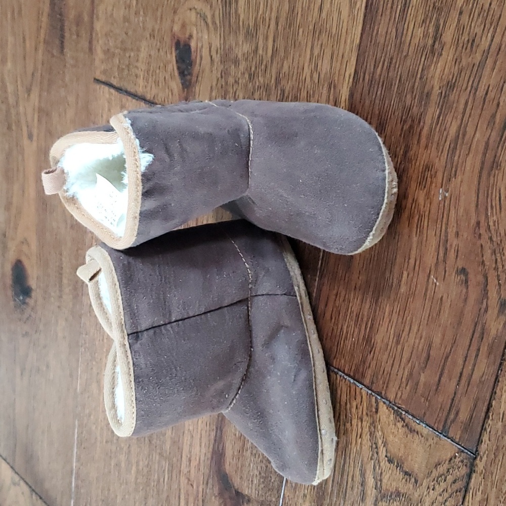 3 for $12 💚 Soft bottom booties